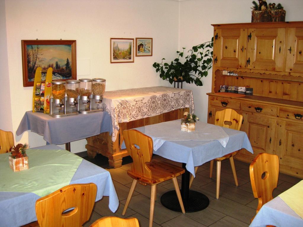 Pensiun Garni Plaz Hotel Scuol Exterior foto