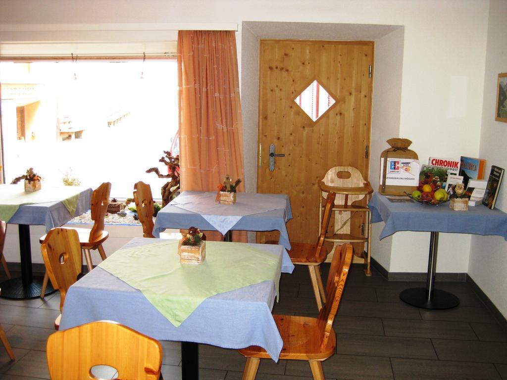 Pensiun Garni Plaz Hotel Scuol Exterior foto