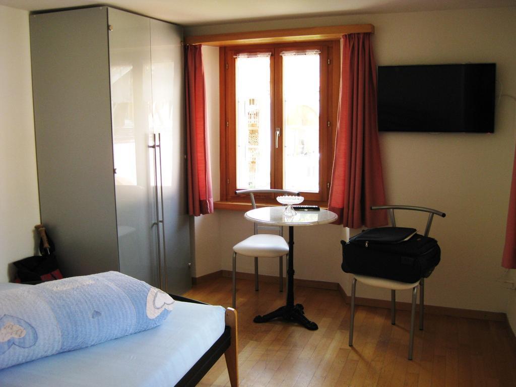 Pensiun Garni Plaz Hotel Scuol Exterior foto